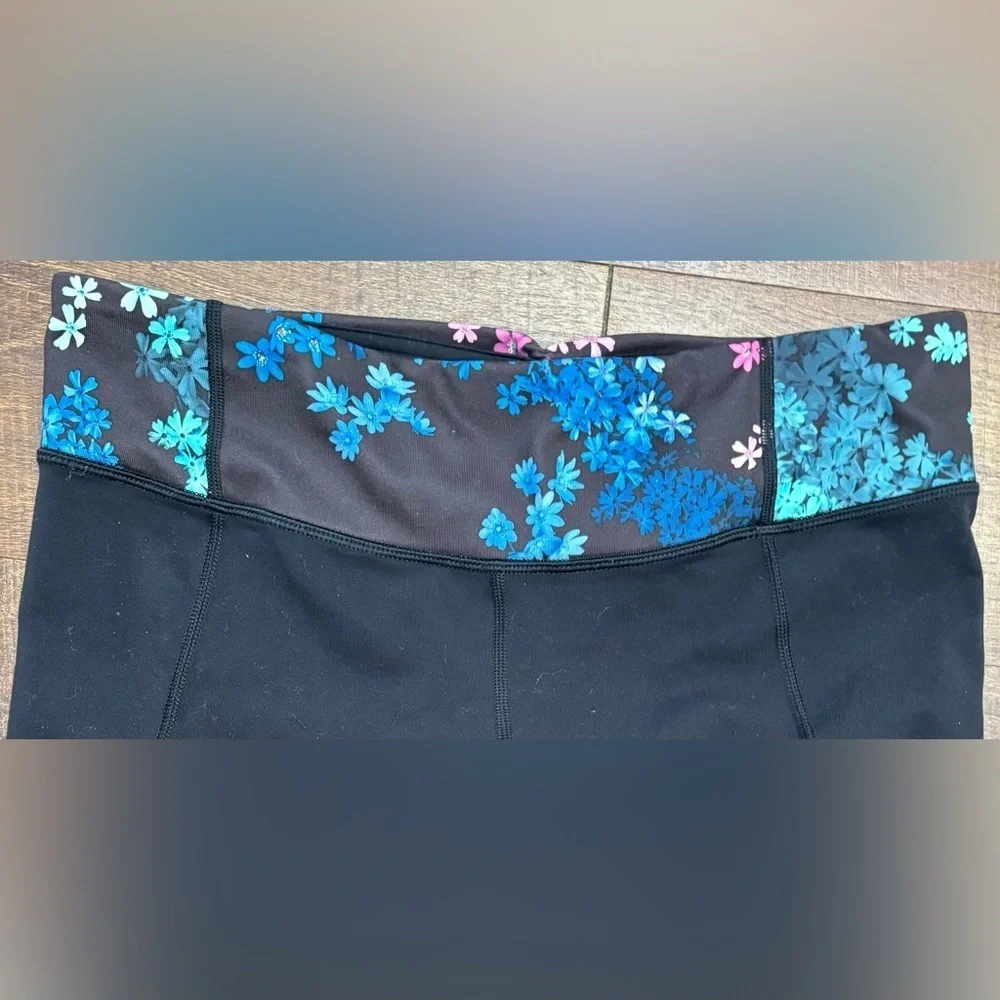 Lululemon  Womens Groove Crop Split Calf leggings floral waistband Sz 10